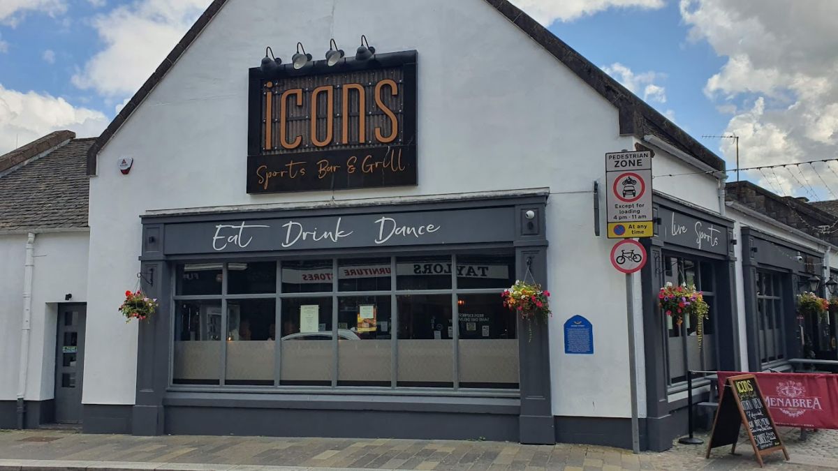 Icon's Sports Bar
